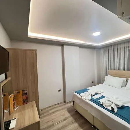 Gloria 4*