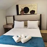 Gloria 4*
