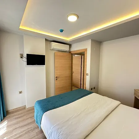 Gloria 4*